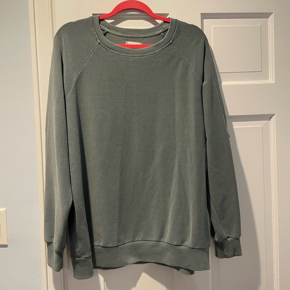 Oversized ribbed pullover